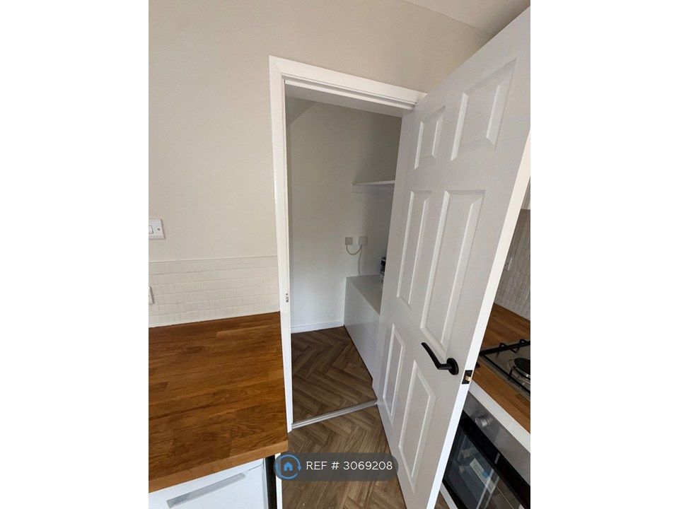 Property photo 3 of 35