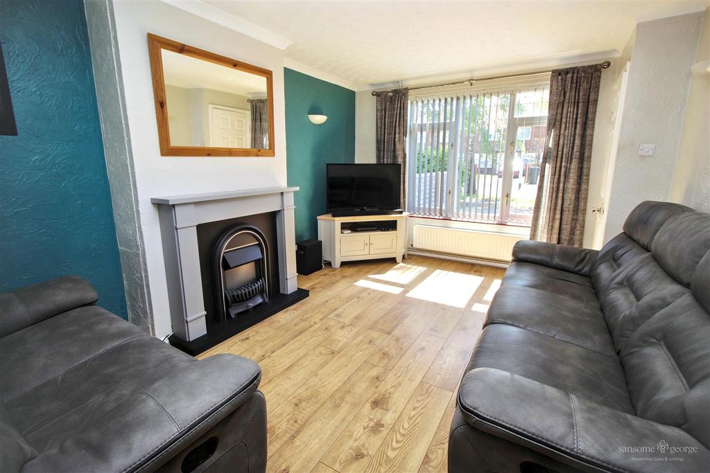 Property photo 3 of 17 Living Room