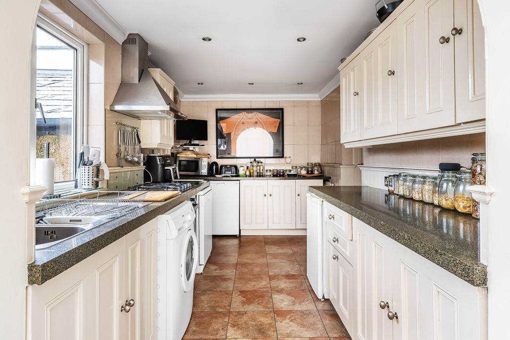 Property photo 3 of 32 Photo 7