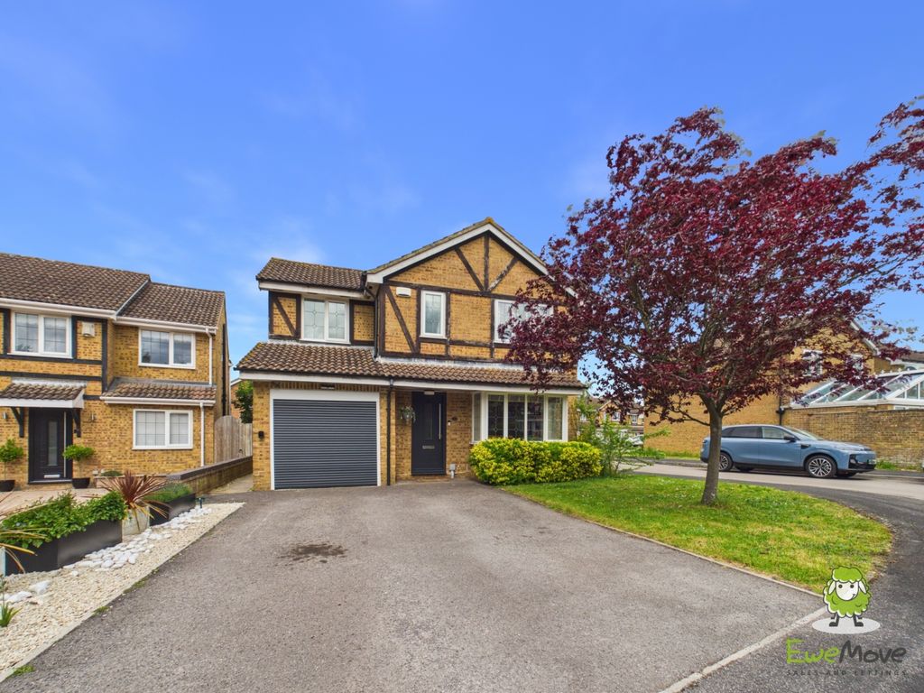 Property photo 1 of 24 Ewemove Estate Agents Basingstoke - Corinthian Clo