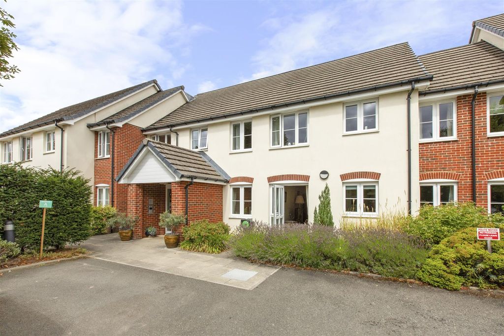 Property photo 1 of 12 Hughenden Court, Penn Rd-13 (1).Jpg