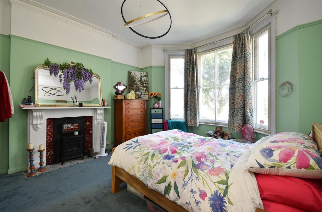 Property photo 2 of 14 Bedroom