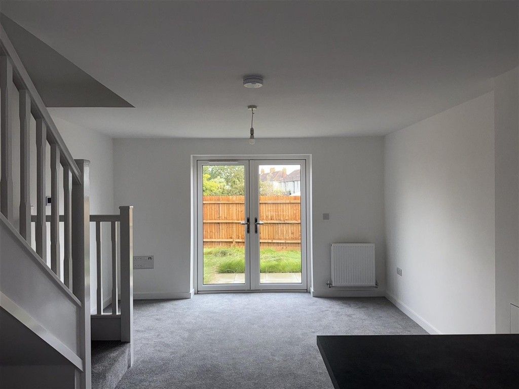 Property photo 2 of 11 Lounge