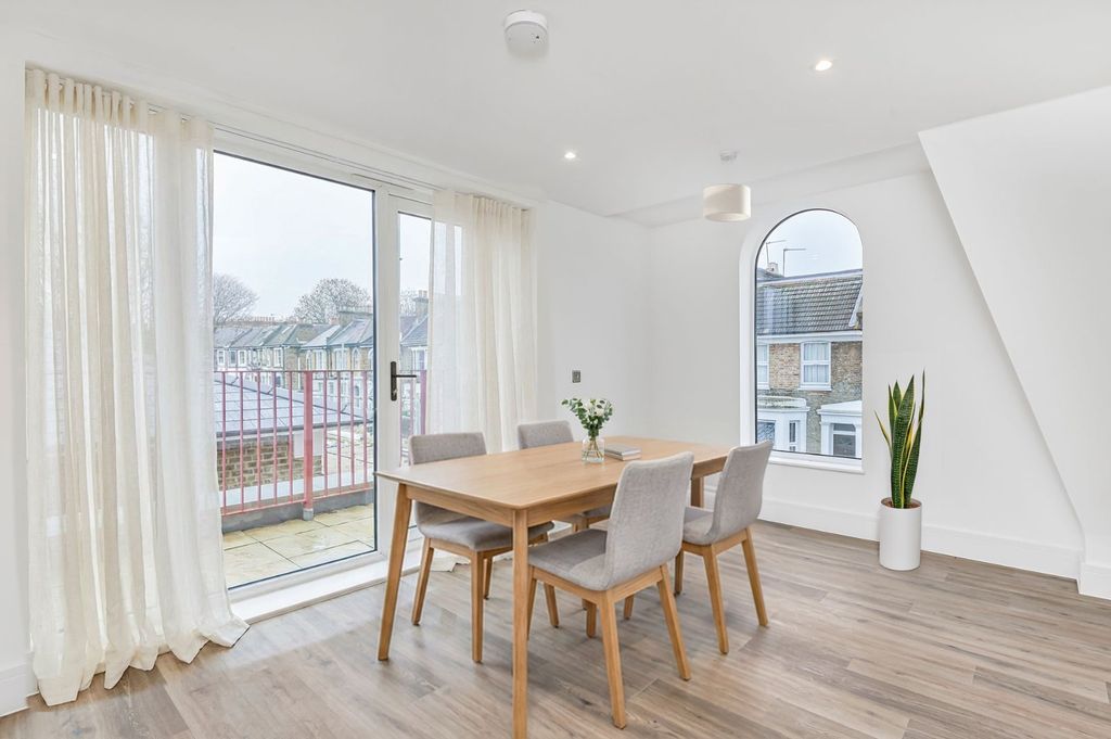 Property photo 3 of 7 Picture No. 04