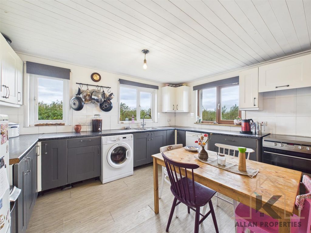 Property photo 3 of 42