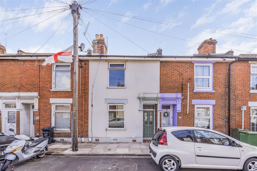 Property photo 1 of 18 39 Station Road, Copnor-Porticomarketing-Soldby-35