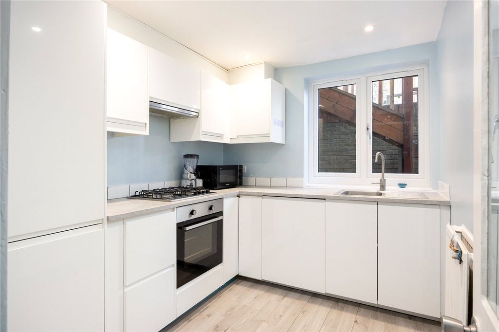 Property photo 3 of 6 Picture No. 10