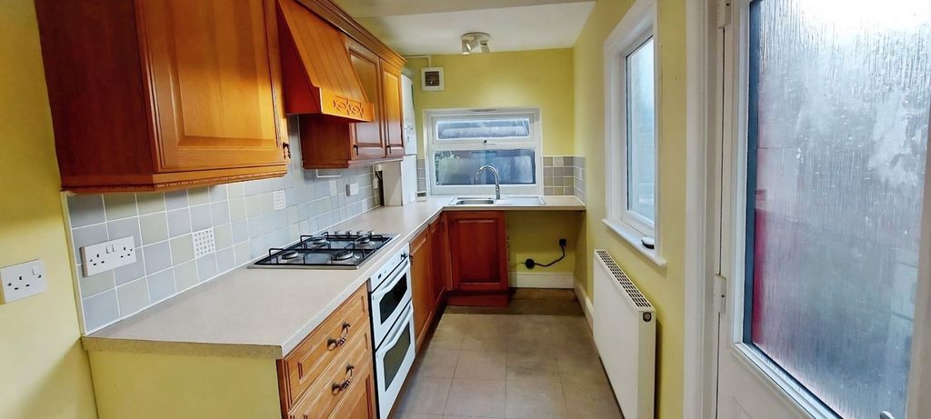 Property photo 3 of 15 Kitchen