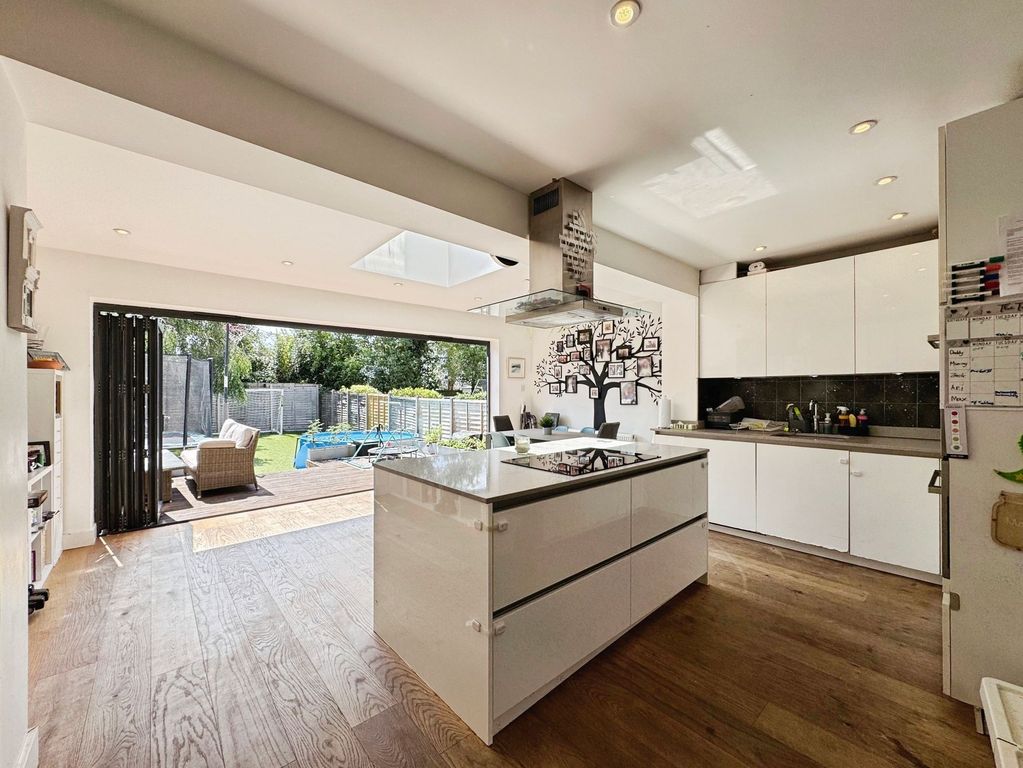 Property photo 2 of 17 Kitchen/Dining Area