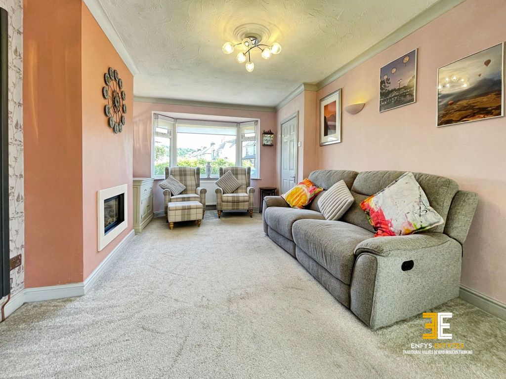 Property photo 3 of 34