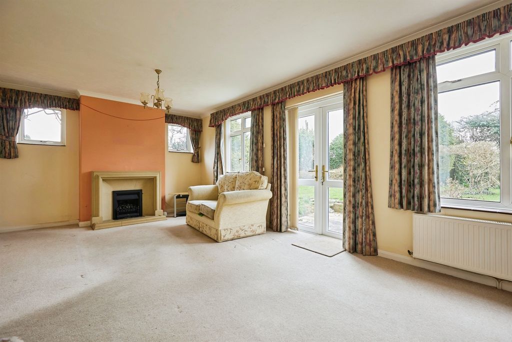 Property photo 2 of 21