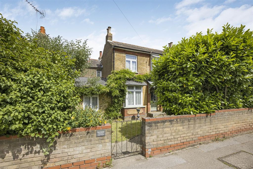 Property photo 1 of 22 Front