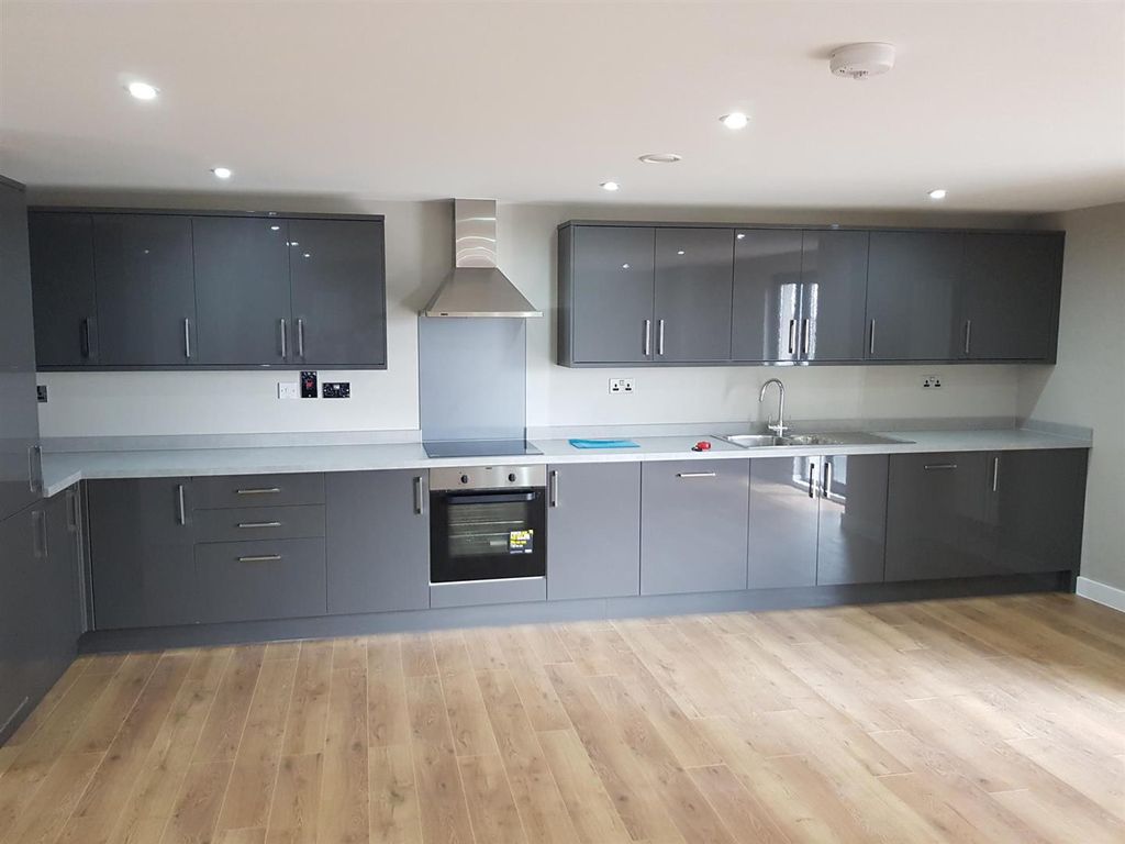 Property photo 3 of 12 Kitchen