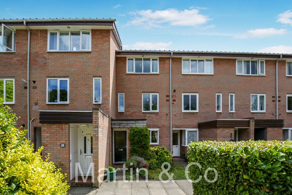 Property photo 1 of 14 1715708562 - 40 Engadine Close, Park Hill,Cr0 - 3