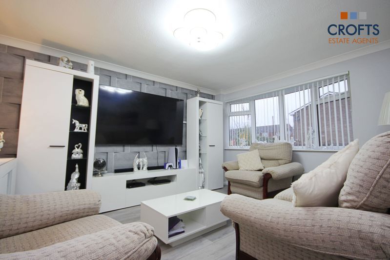 Property photo 2 of 11 Lounge