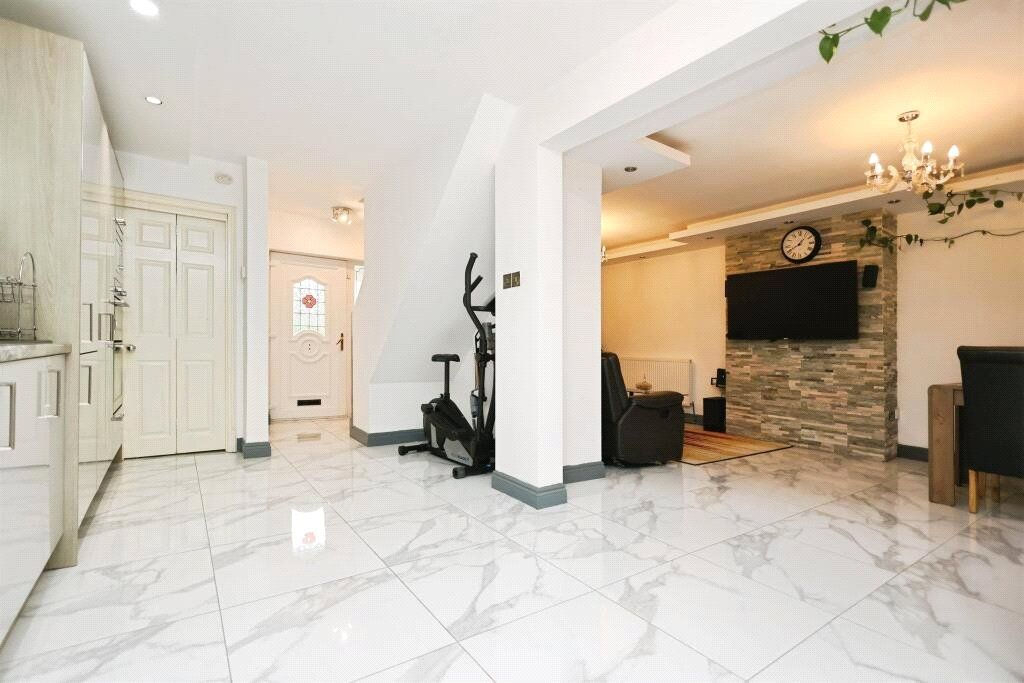 Property photo 2 of 17 Picture No. 14