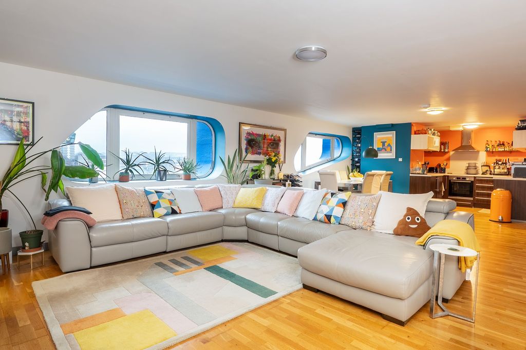 Property photo 1 of 21