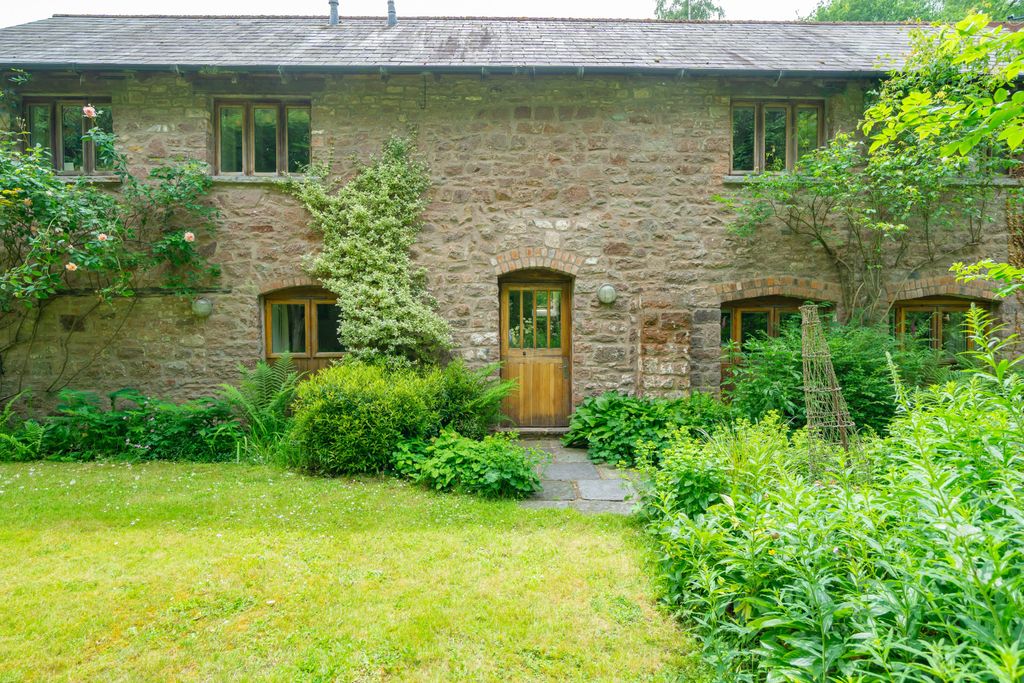 Property photo 1 of 32