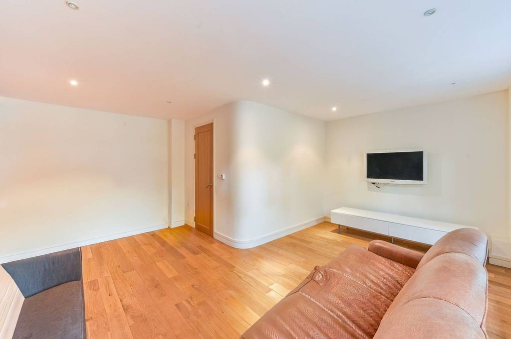 Property photo 3 of 12