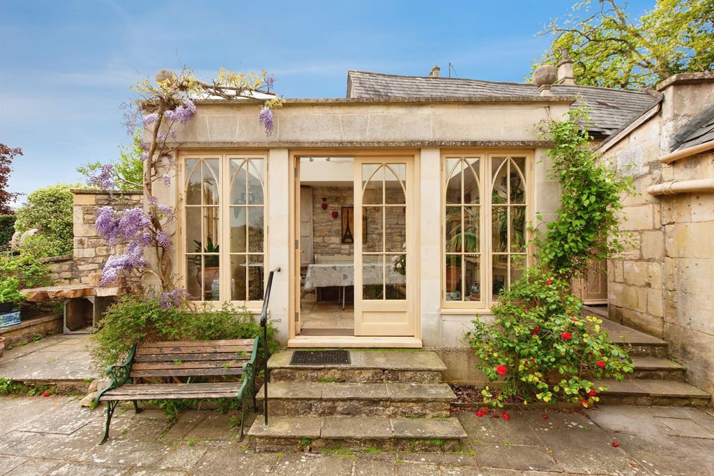 Property photo 2 of 22