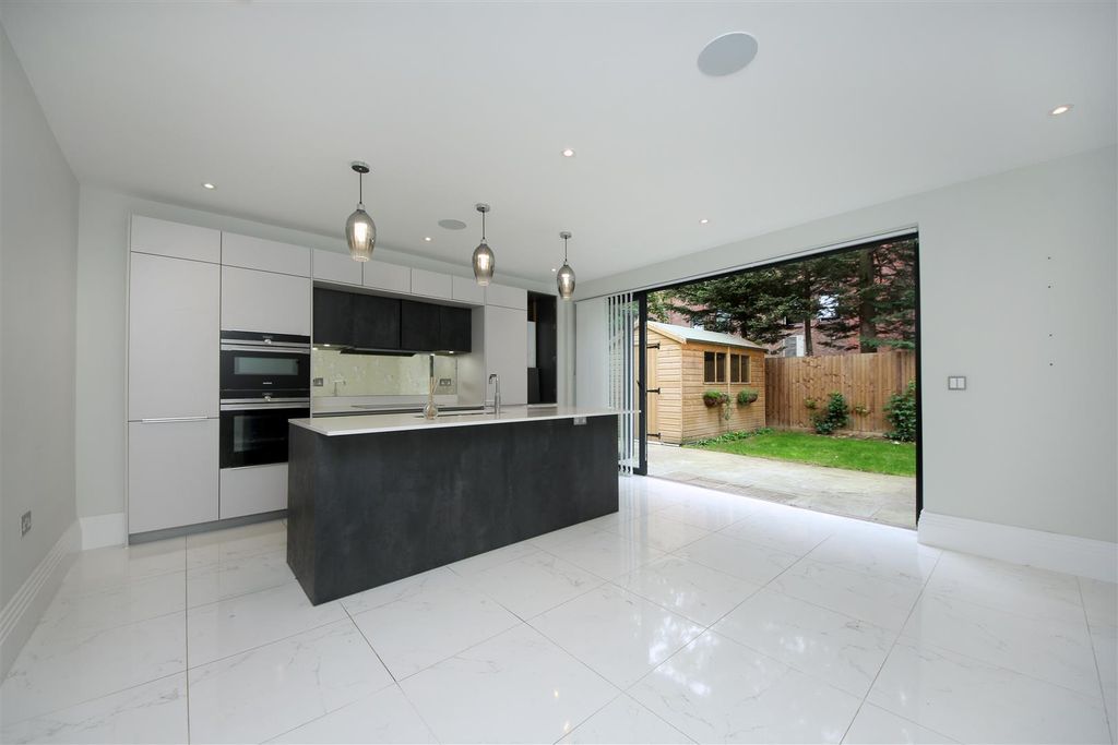 Property photo 2 of 22