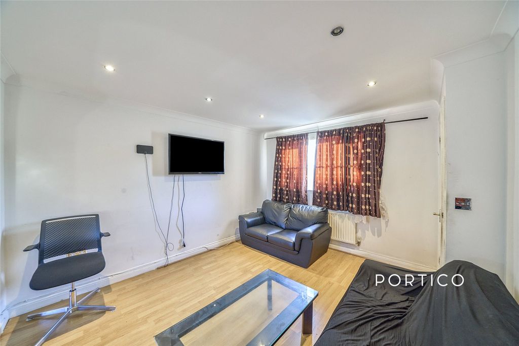 Property photo 3 of 25 Picture No. 03