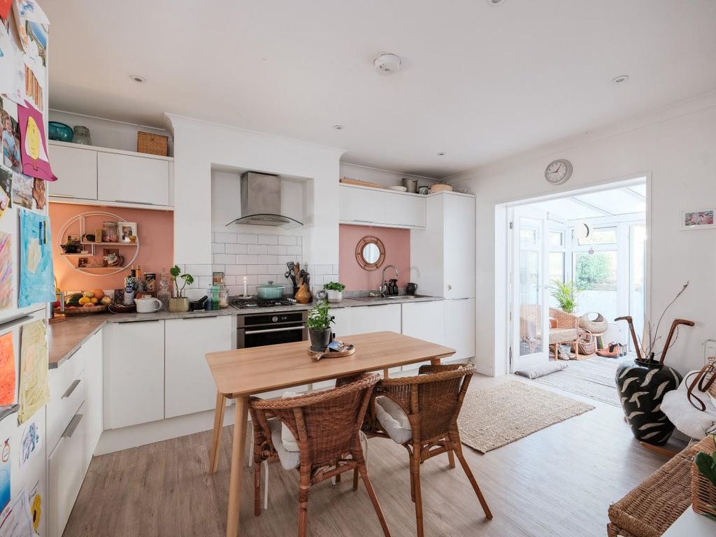 Property photo 3 of 34 Cnr52243.Jpg