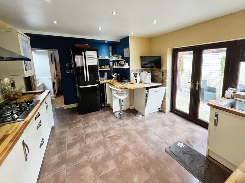 Property photo 3 of 19 Kitchen