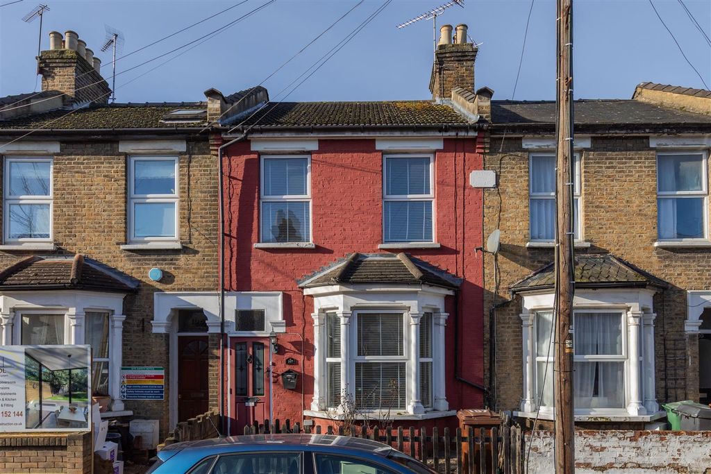 Property photo 1 of 27 St Johns Road, E17