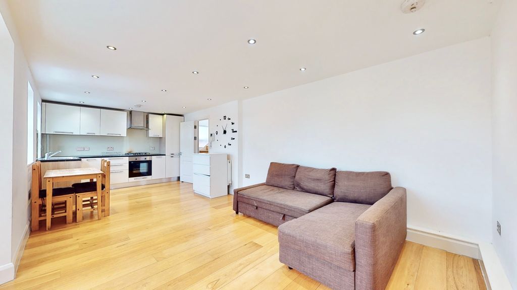 Property photo 2 of 25