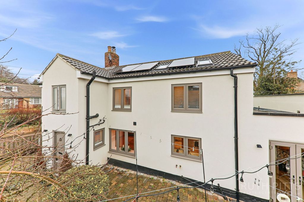 Property photo 1 of 27