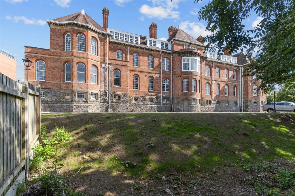 Property photo 1 of 10