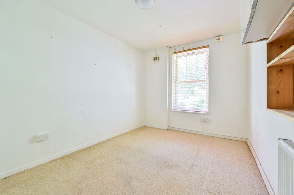 Property photo 3 of 6