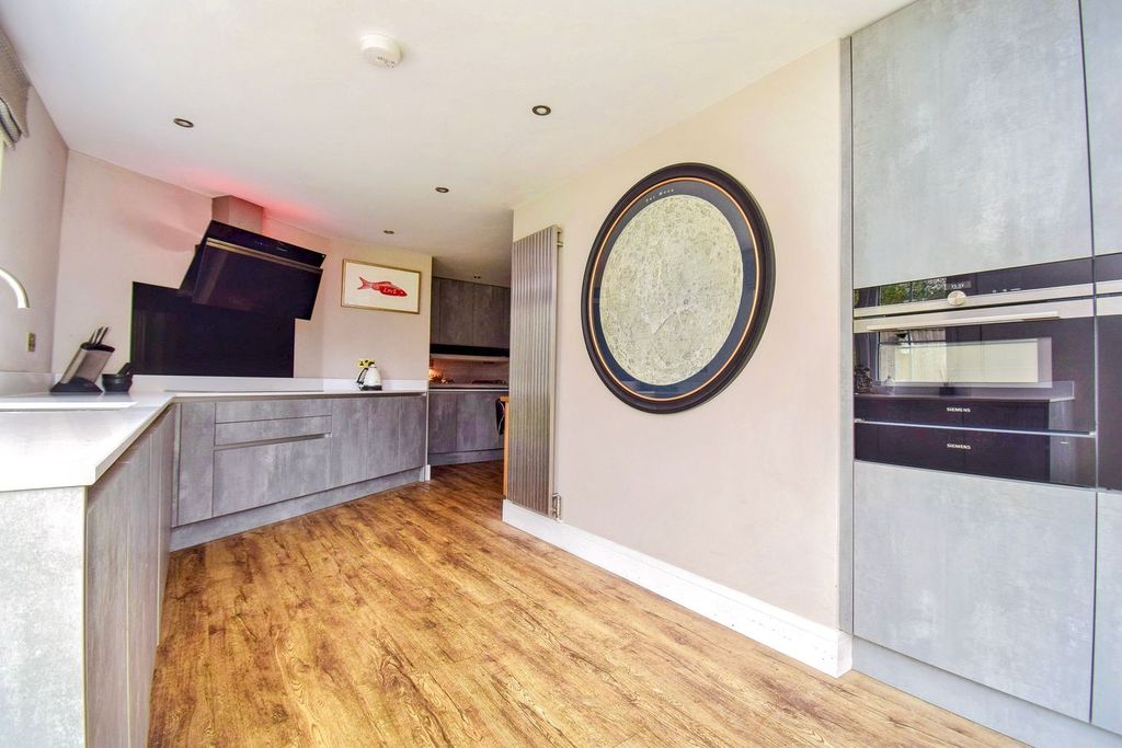 Property photo 2 of 26