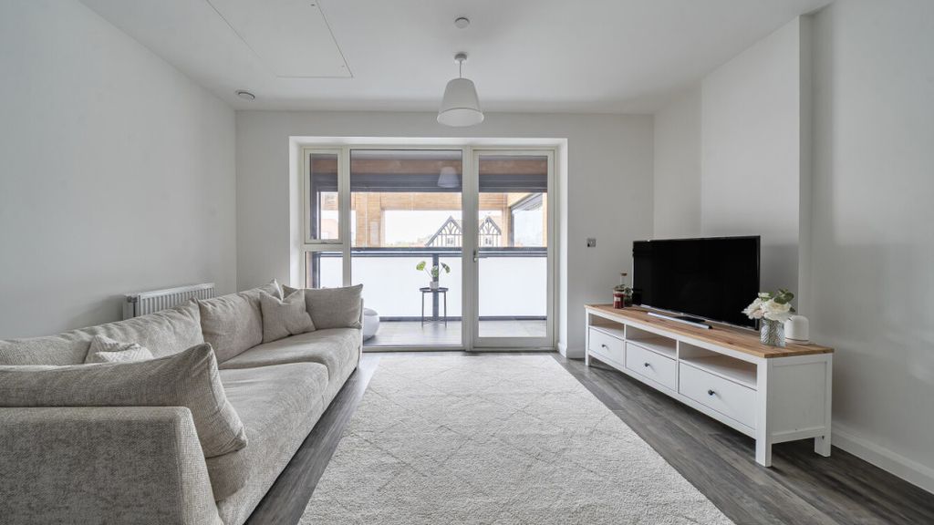 Property photo 2 of 18