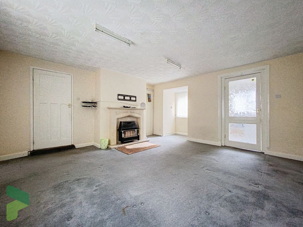 Property photo 3 of 27 Living / Dining Room
