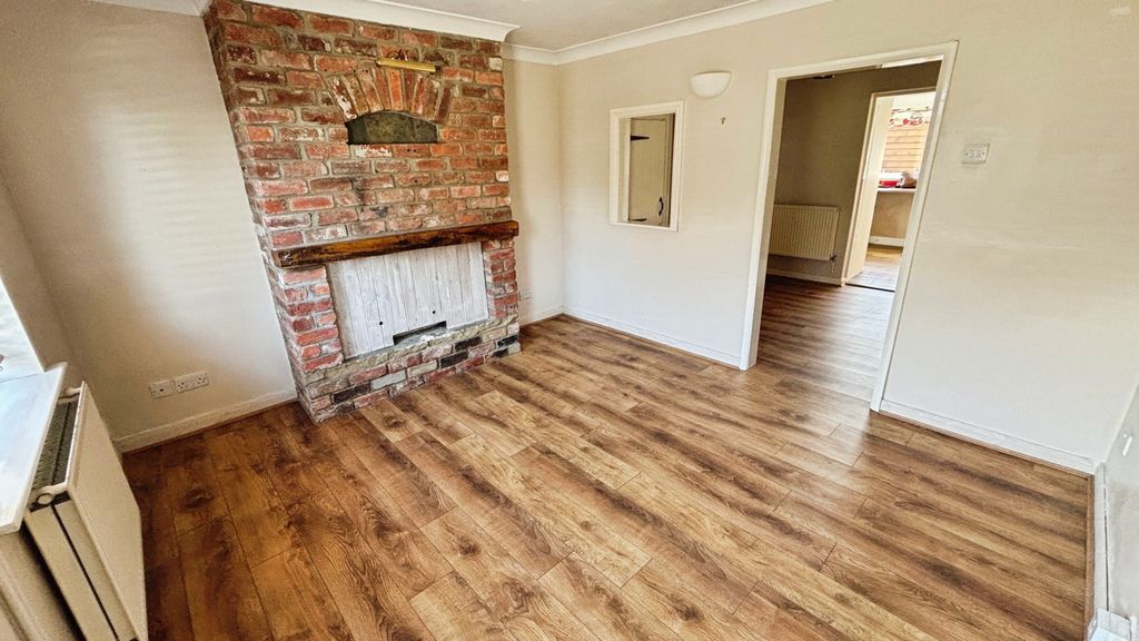 Property photo 3 of 11 Lounge