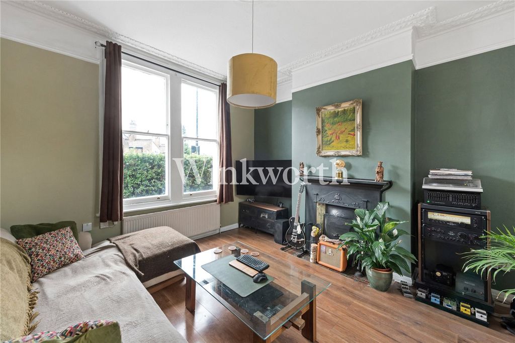 Property photo 2 of 18 Picture No. 14