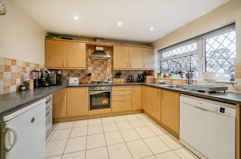 Property photo 2 of 11 1401182-2-697211d...