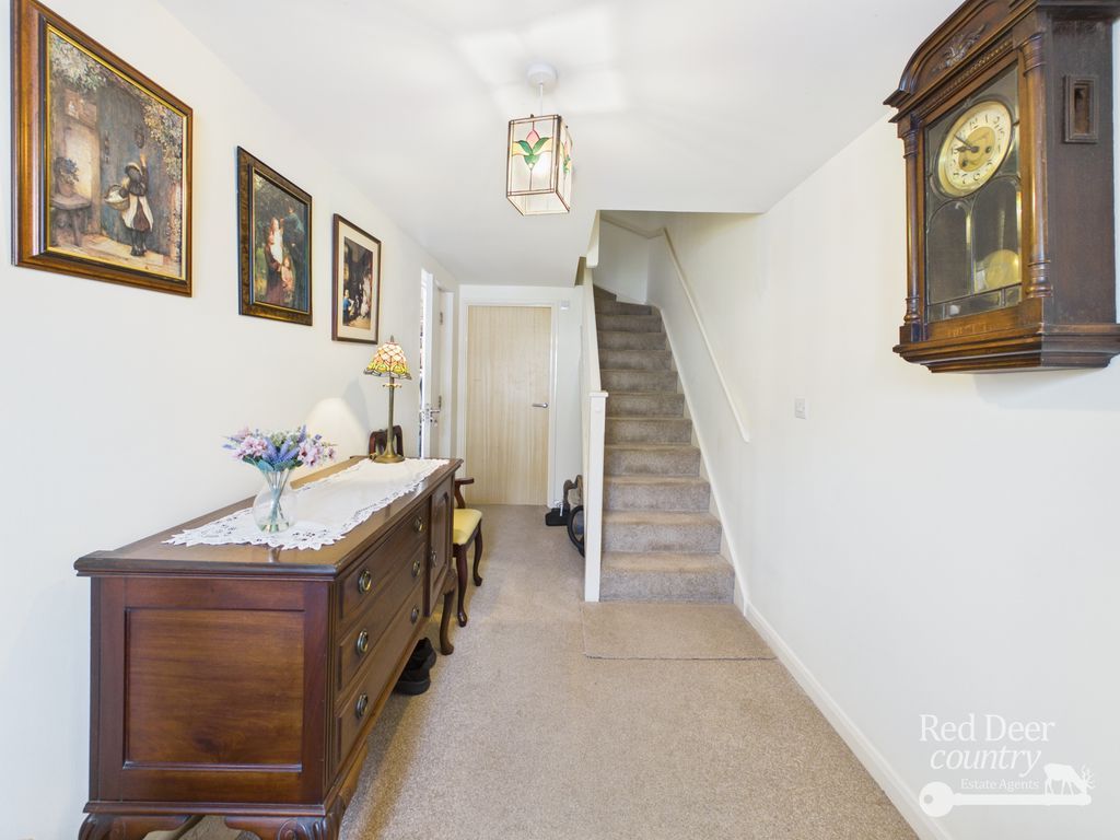 Property photo 2 of 18 Hallway