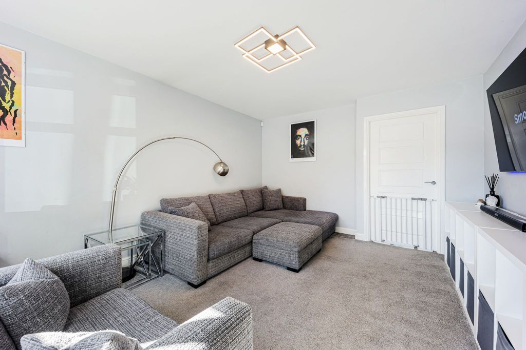 Property photo 3 of 31 Photograph 3