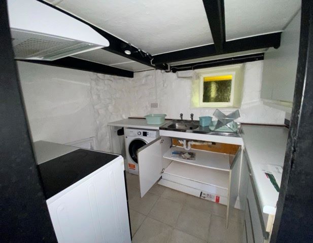 Property photo 3 of 5 Kitchenette