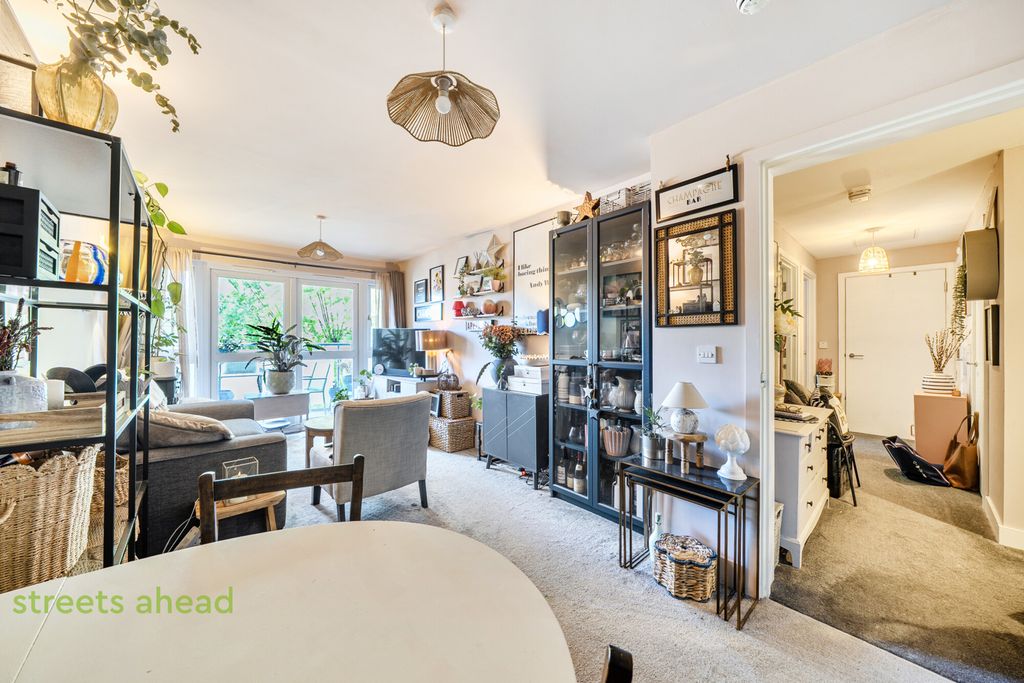 Property photo 1 of 22 F3Aa0478-E0A0-4E8...