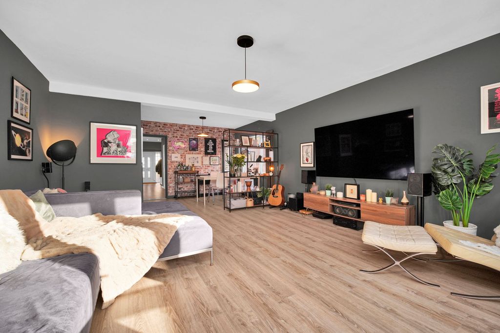 Property photo 3 of 40