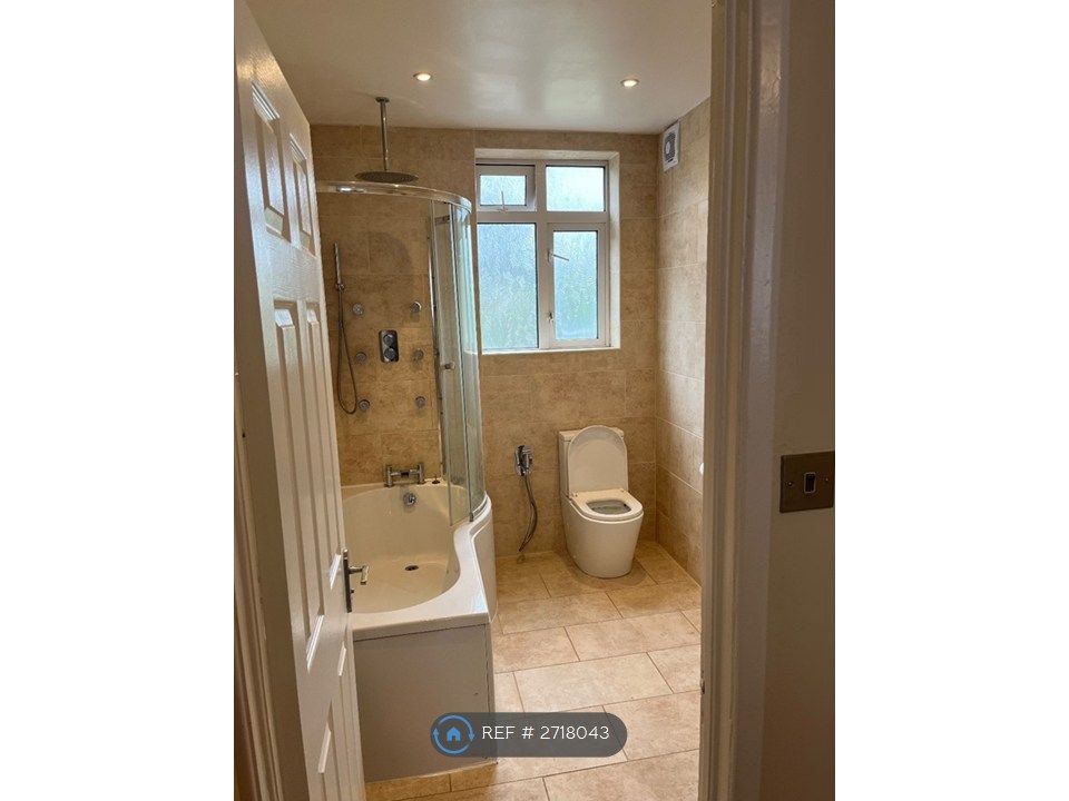 Property photo 3 of 10 Bathroom