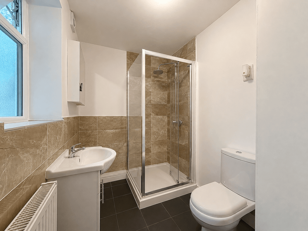 Property photo 3 of 7 Bathroom Edited Ali