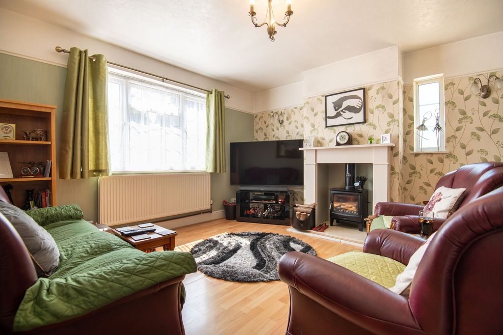 Property photo 2 of 27