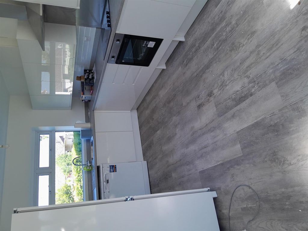 Property photo 3 of 4 Kitchen