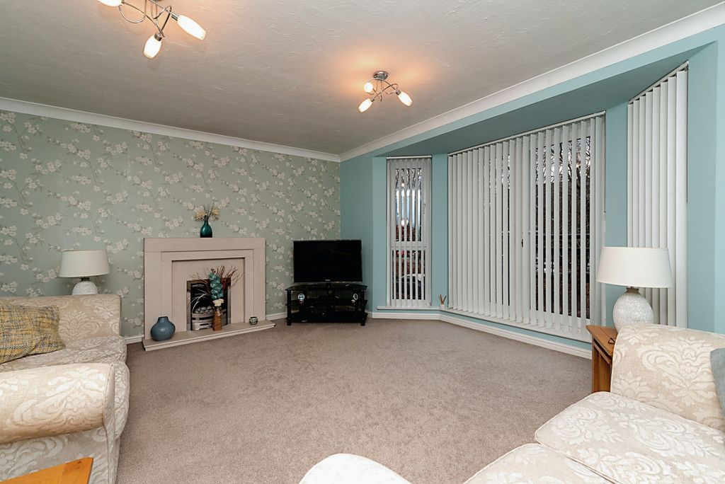 Property photo 3 of 15 Living/Dining Room