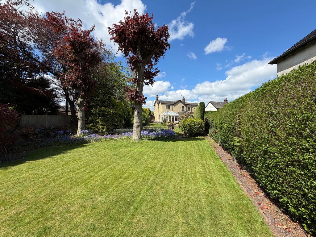 Property photo 2 of 33